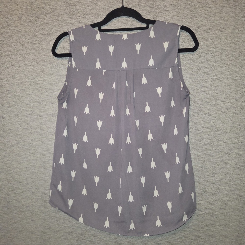 41 Hawthorn Sleeveless Floral Blouse Gray Split Neck Top Women's Size Small - Picture 6 of 6